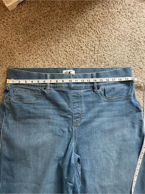 Spanx Women’s Light Blue Denim Jeans pull on jeans